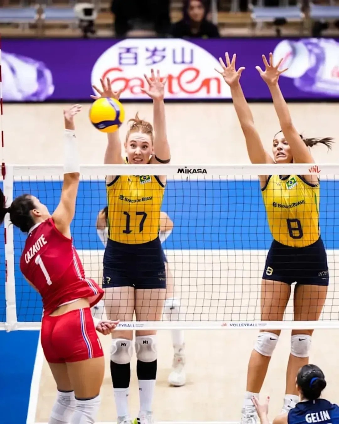 Bloqueios funcionam, Brasil sofre, mas vence França na Liga das Nações Feminina