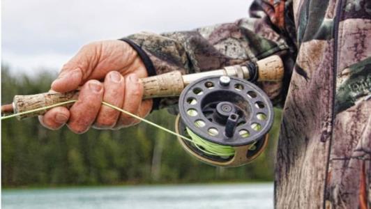 Só é permitida a pesca de espécies exóticas (espécies não são nativas que foram introduzidas pelo homem) e híbridas, no limite de três quilos diários.