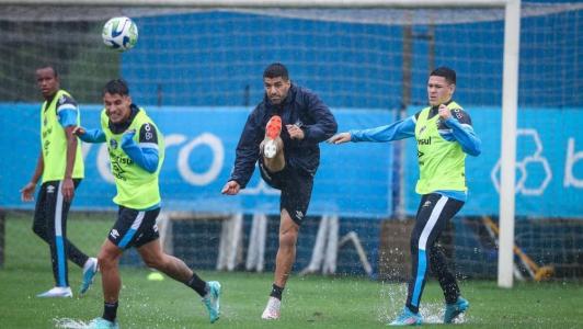 Sob chuva, o Grêmio finalizou a preparação para enfrentar o Bahia, na tarde desta sexta-feira (03)