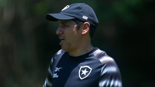 Sob comando de Lúcio Flávio, Botafogo se prepara para enfrentar o Vasco