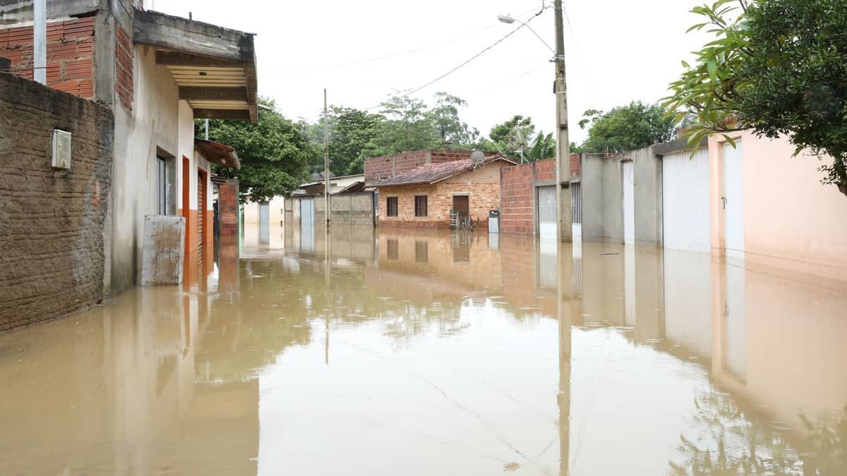 Todas as cidades de Minas Gerais estão sob alerta de chuva intensa até quinta (4)
