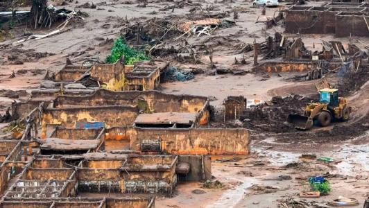 Sobreviventes da maior tragédia ambiental do país ainda não receberam indenização da Samarco, oito anos após o rompimento