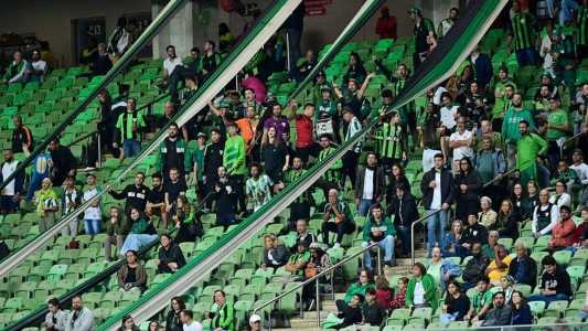 Sócios poderão levar acompanhante para jogo diante do Corinthians