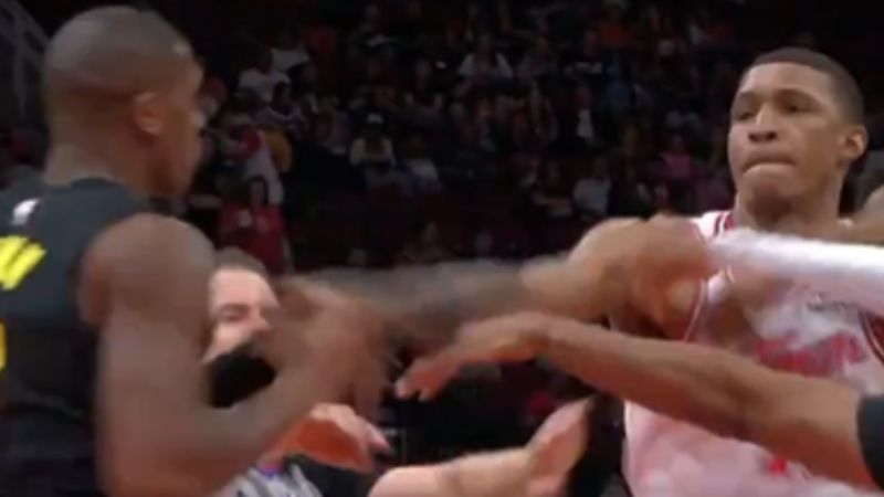 Dois jogadores trocam socos durante partida da NBA; veja vídeo