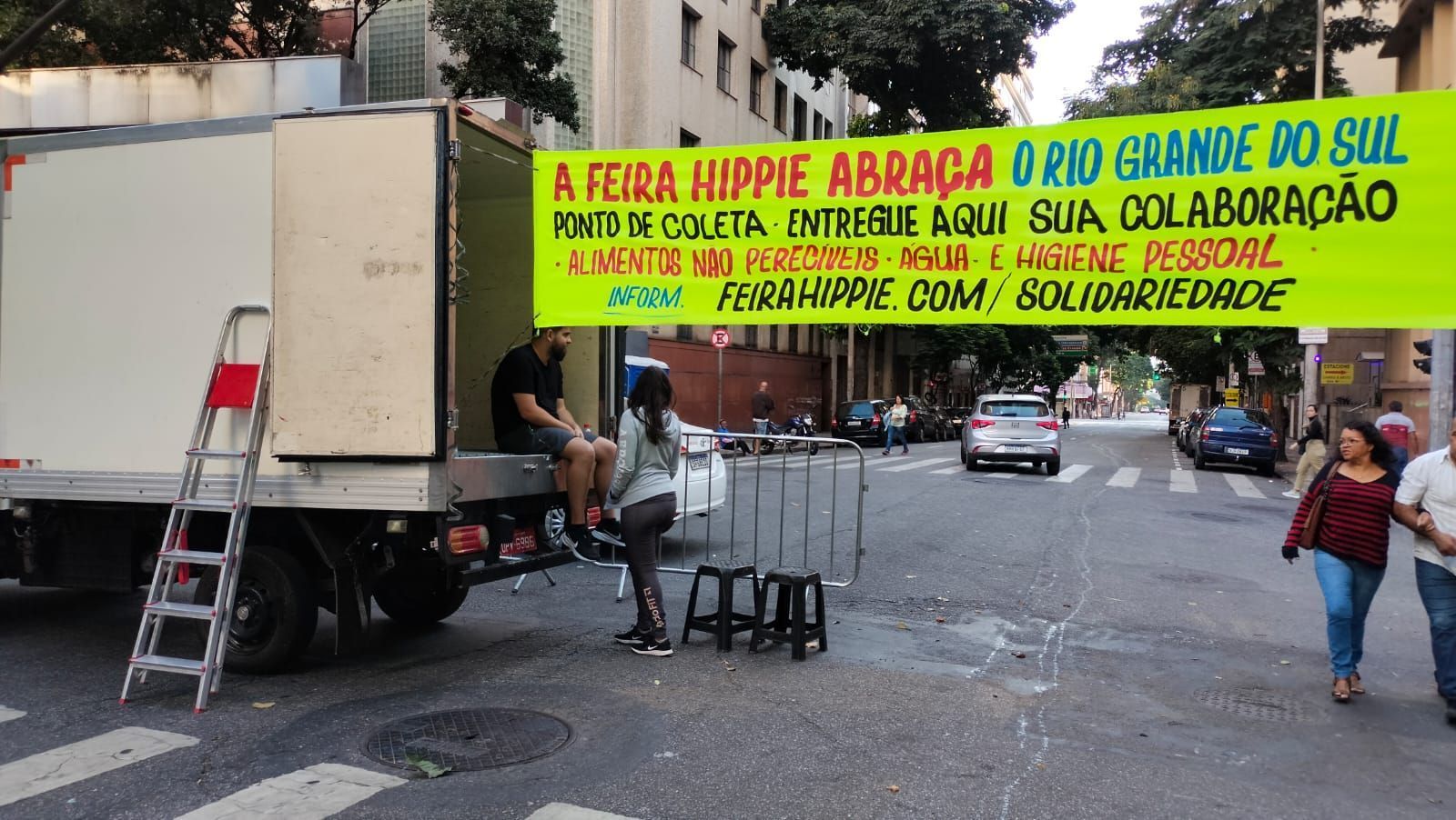 Solidariedade em BH: Feira Hippie arrecada doações para ajudar vítimas das chuvas no RS