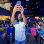 Ídolo do Cruzeiro, Sorín reúne torcedores em BH para tarde de autógrafos