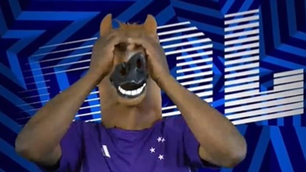 Conheça o Sorriso, funcionário que ilustra gol contra para o Cruzeiro nas redes