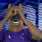 Conheça o Sorriso, funcionário que ilustra gol contra para o Cruzeiro nas redes