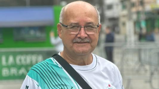 Sósia de Felipão visita arredores do Allianz