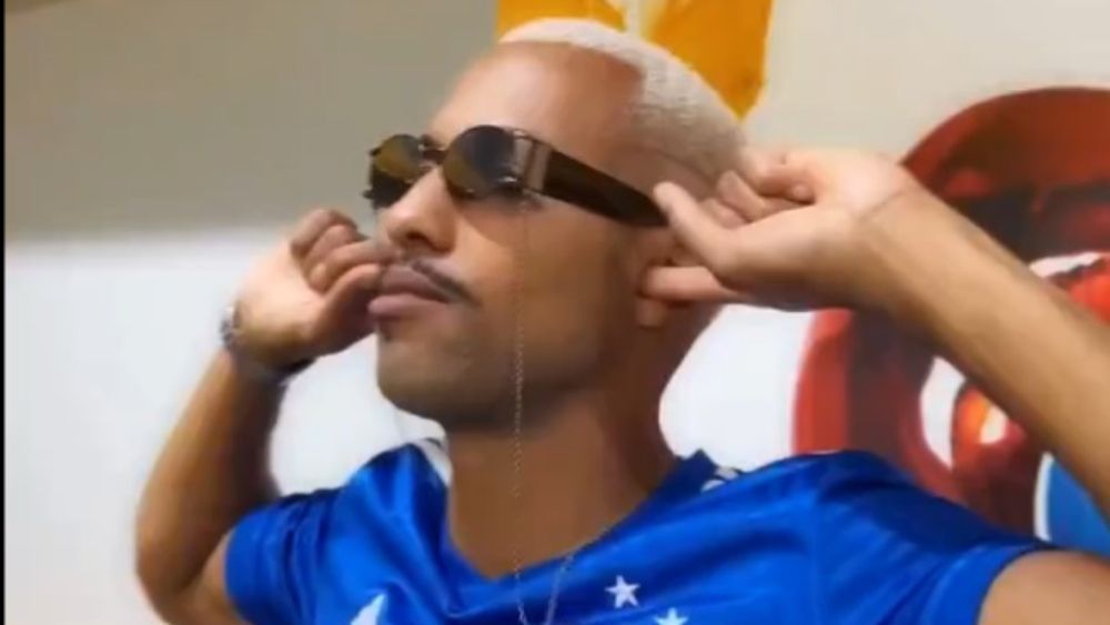 Escola agita cidade mineira com sósia de Matheus Pereira, do Cruzeiro