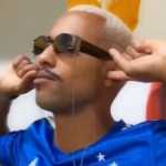 Escola agita cidade mineira com sósia de Matheus Pereira, do Cruzeiro
