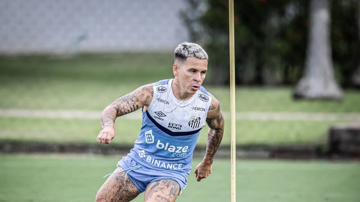 Soteldo vai a campo em treino do Santos antes de encarar o Vasco