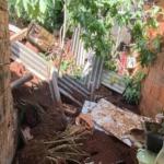 Desabamento de casa mata mulher, adolescente e menino de cinco anos em Caratinga
