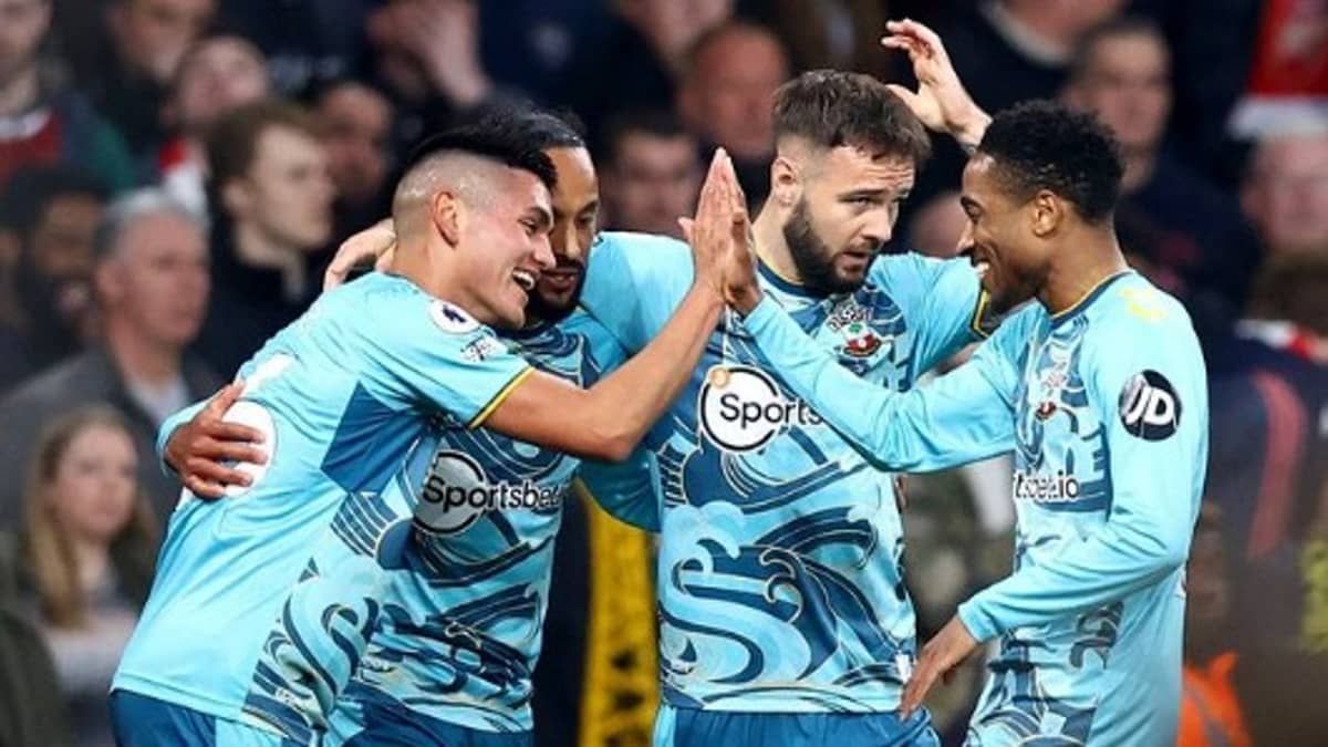 Arsenal empata com o Southampton e pode se complicar no Campeonato Inglês
