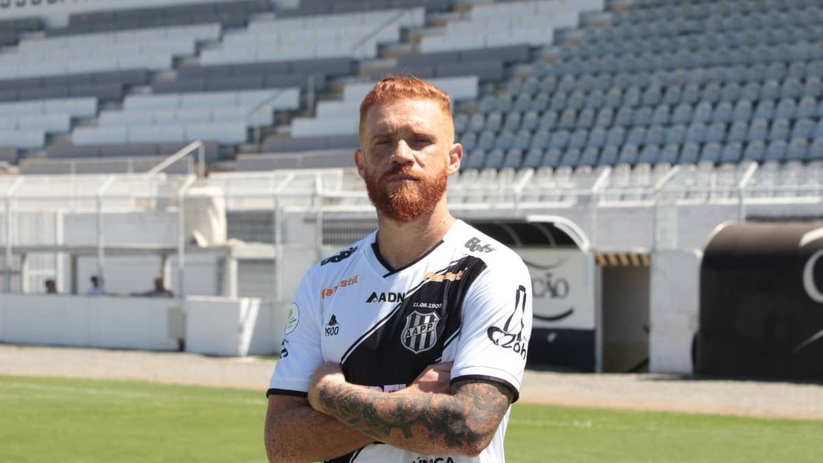 Souza deixa a Ponte Preta após um mês e técnico lamenta: 'Pego de surpresa'
