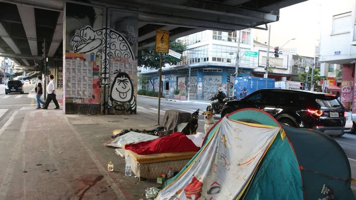 Polícia investiga suspeita de morte de homem em situação de rua por hipotermia, em SP 