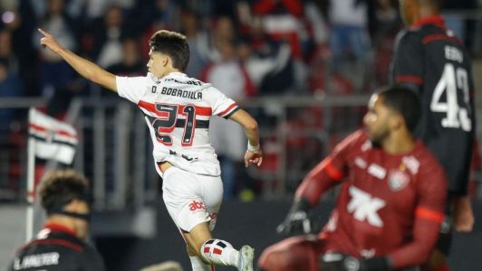 Bobadilla comemora gol em São Paulo 2 x 0 Vitória pelo Brasileirão 2025