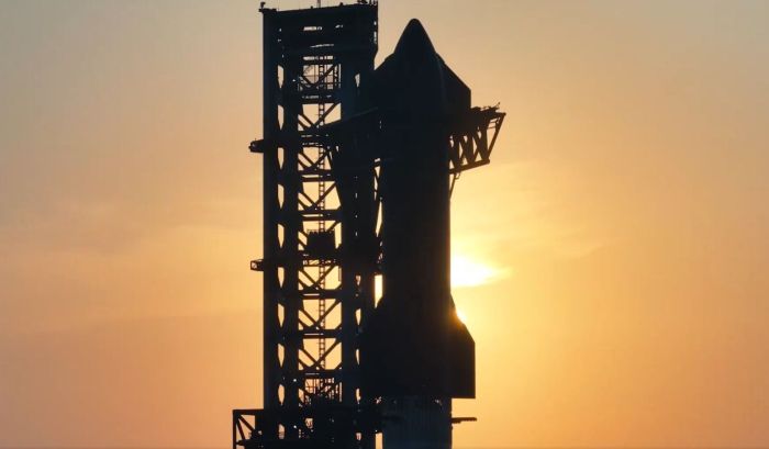 A Starship tem 120 metros de altura e 9 metros de diâmetro. A Starship tem 120 metros de altura e 9 metros de diâmetro.