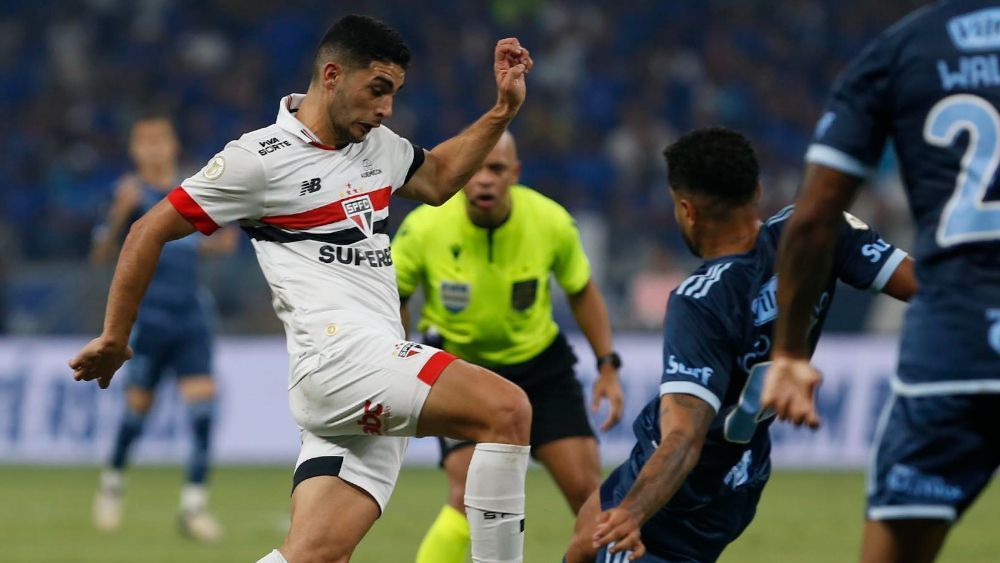 São Paulo detona arbitragem contra o Cruzeiro e deve acionar CBF