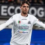 Inter desperdiça muitos gols, erra pênalti e perde do ameçacado Spezia na Itália