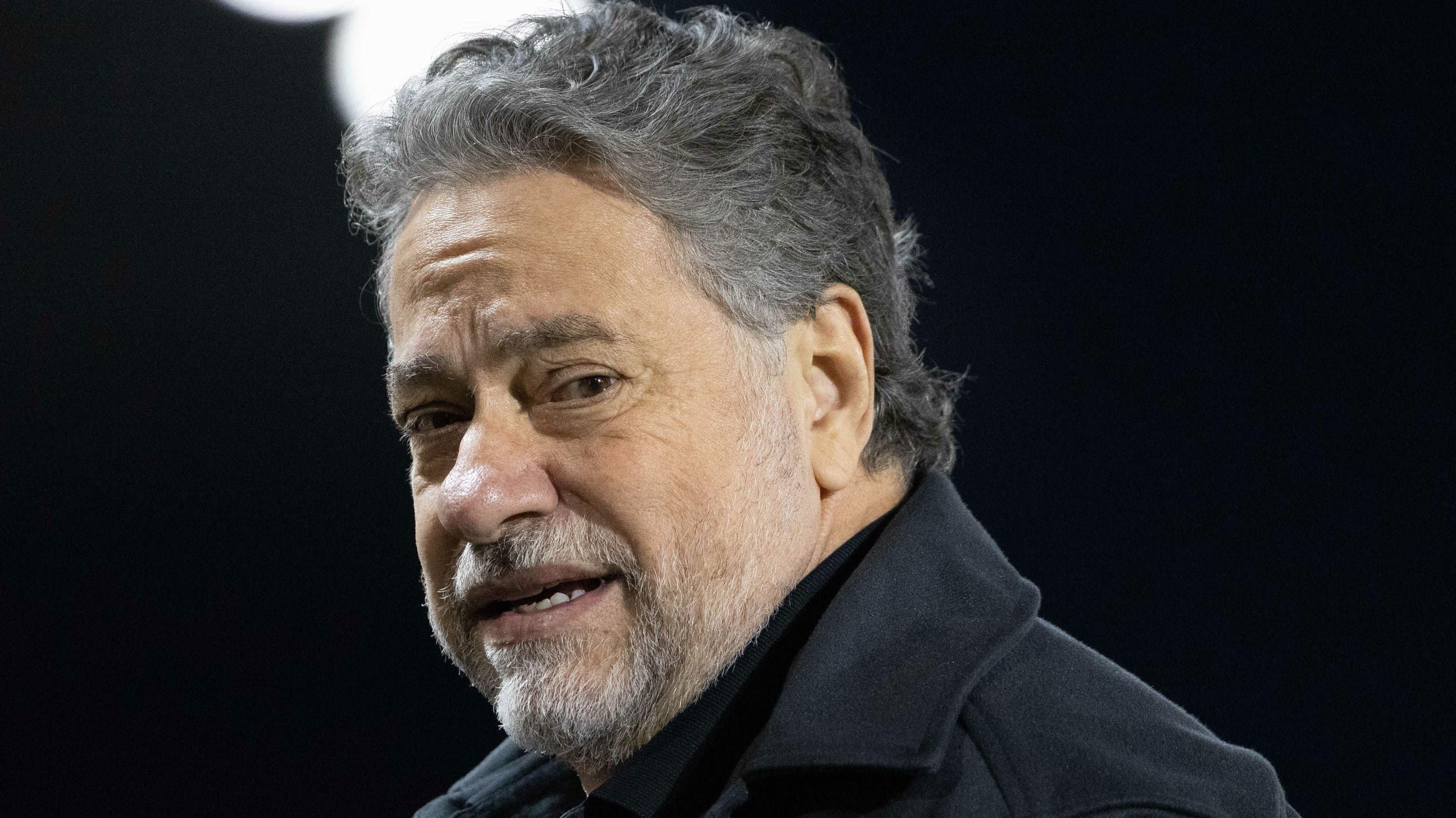 Presidente do São Paulo, Julio Casares se manifesta em meio a protestos da torcida