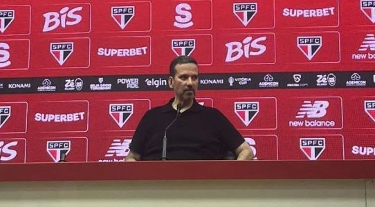 Olten Ayres em entrevista no CT do São Paulo em janeiro de 2026