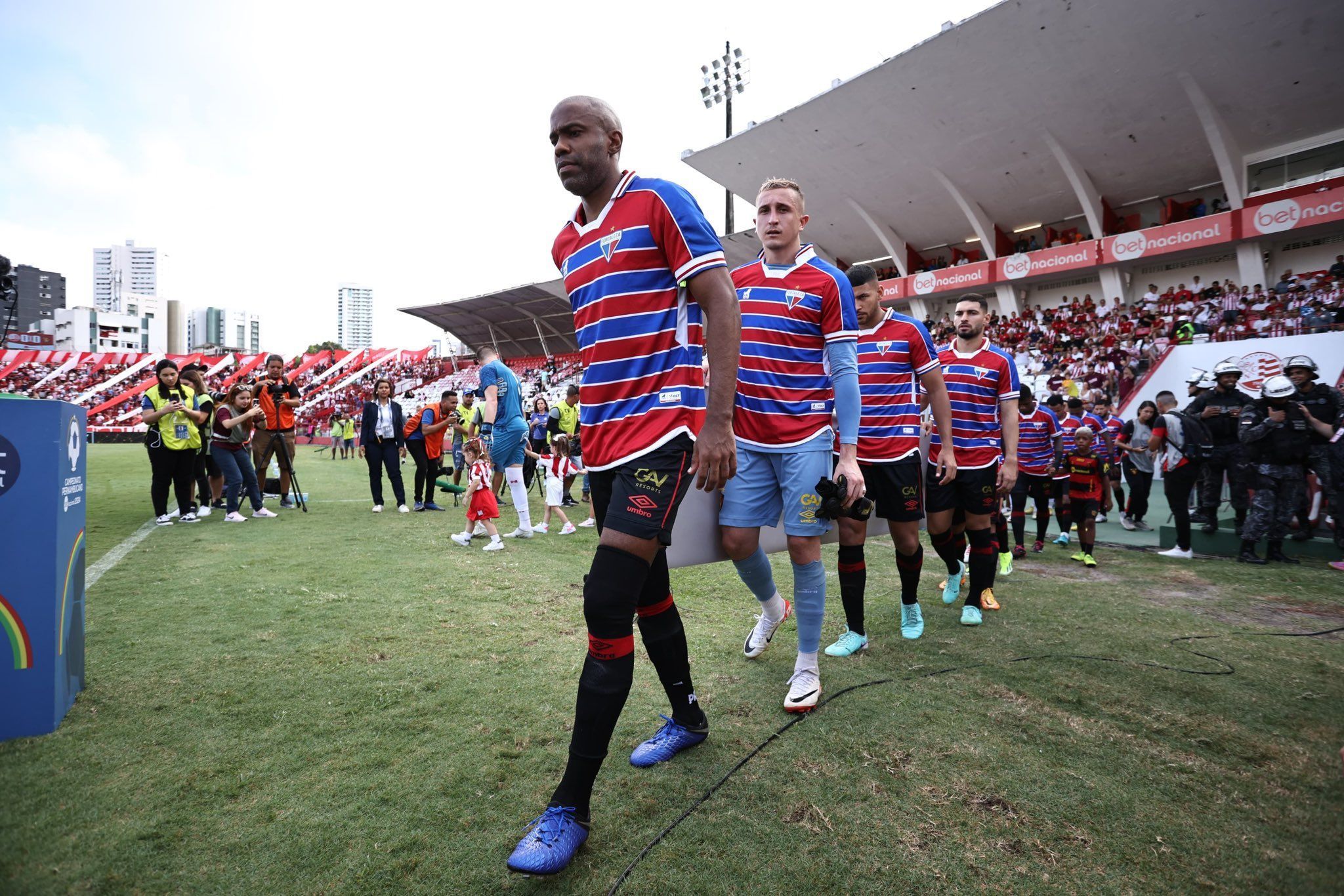 Após atentado, Sport entra em campo com camisa do Fortaleza