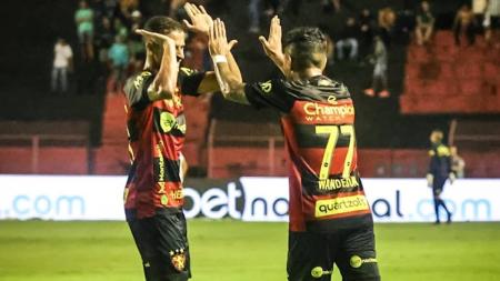 Sport venceu o Coritiba na Ilha do Retiro