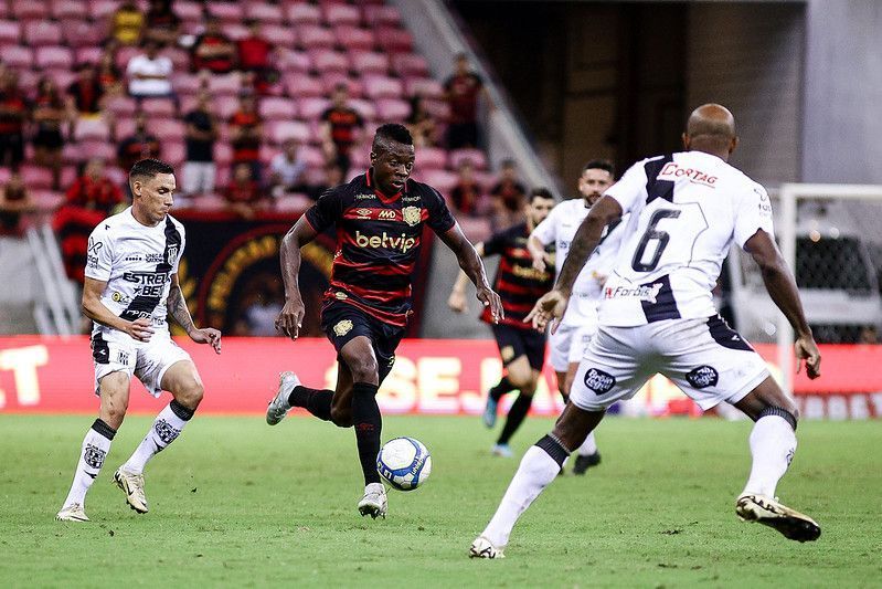 Mesmo sem técnico, Sport vence a Ponte Preta e entra no G4 da Série B