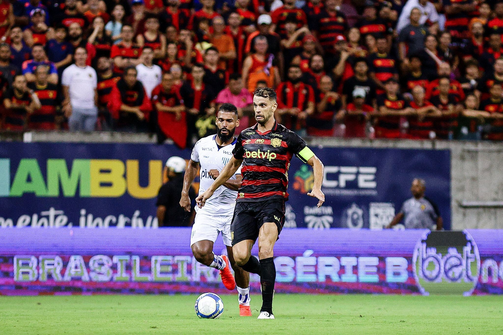 Sport sofre com expulsões e leva virada do Avaí pela Série B