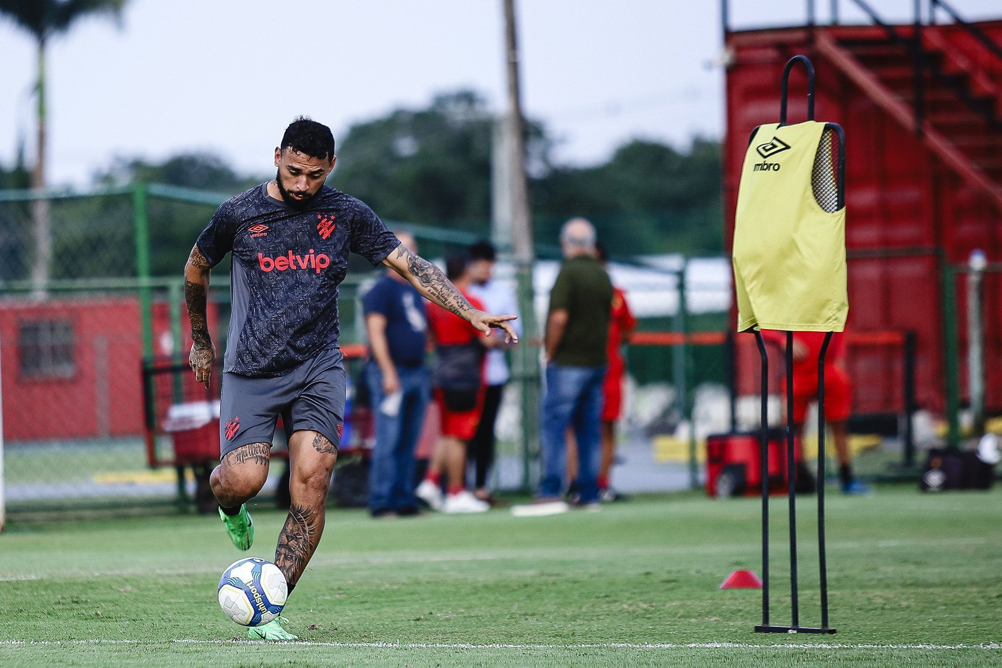 Sport perde volante para jogo contra o Coritiba pela Série B