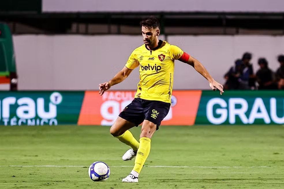 Zagueiro do Sport desabafa e se desculpa após nova derrota na Série B