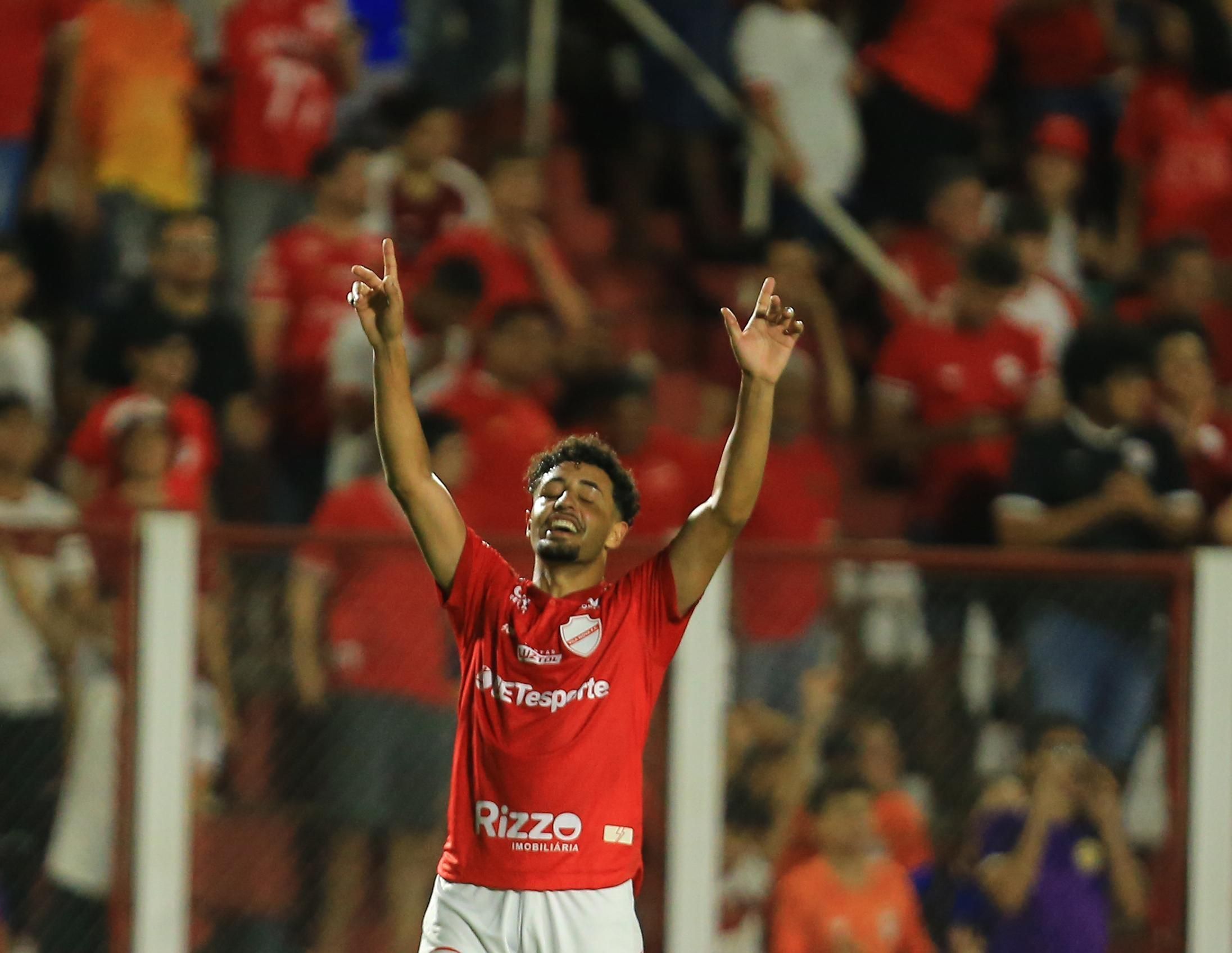Vila Nova vence Sport, quebra tabu de 20 anos e cola no G4 da Série B