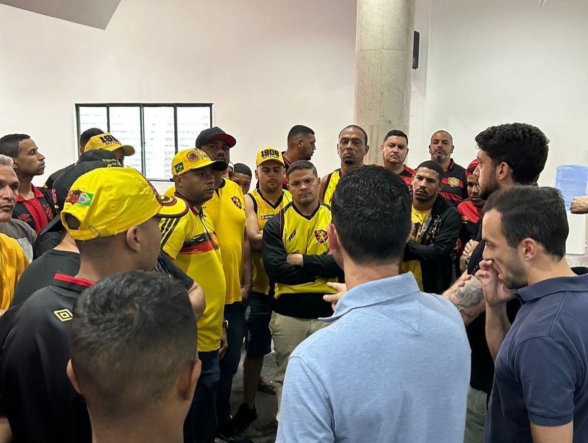 Organizadas do Sport se reúnem com atletas e diretoria e fazem cobranças