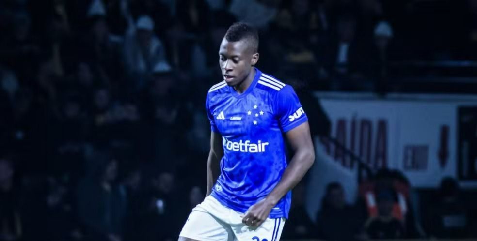 Palacios, do Cruzeiro, chega ao Recife e aguarda exames para assinar com o Sport