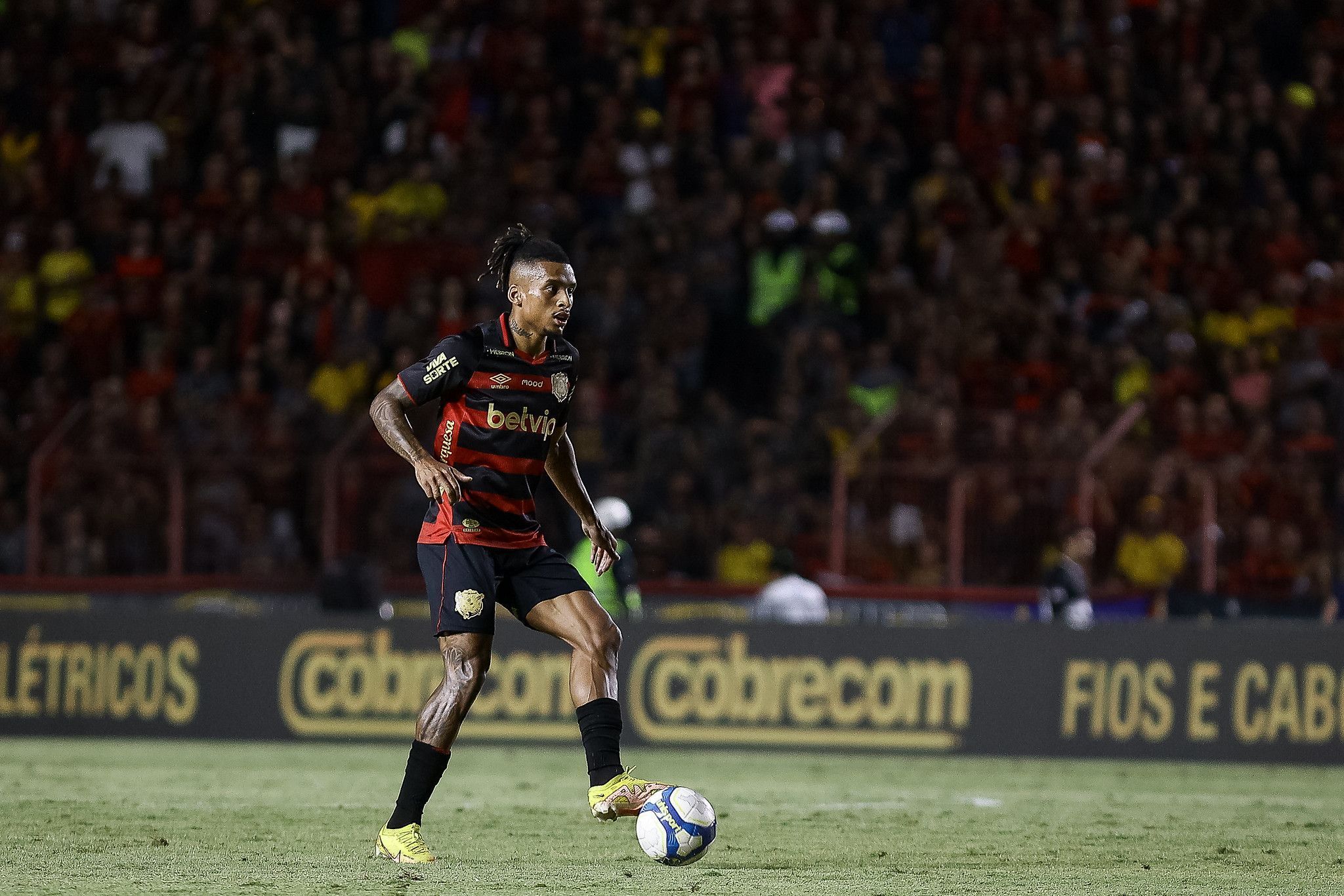 Sport renova contrato com lateral por mais um ano; saiba detalhes