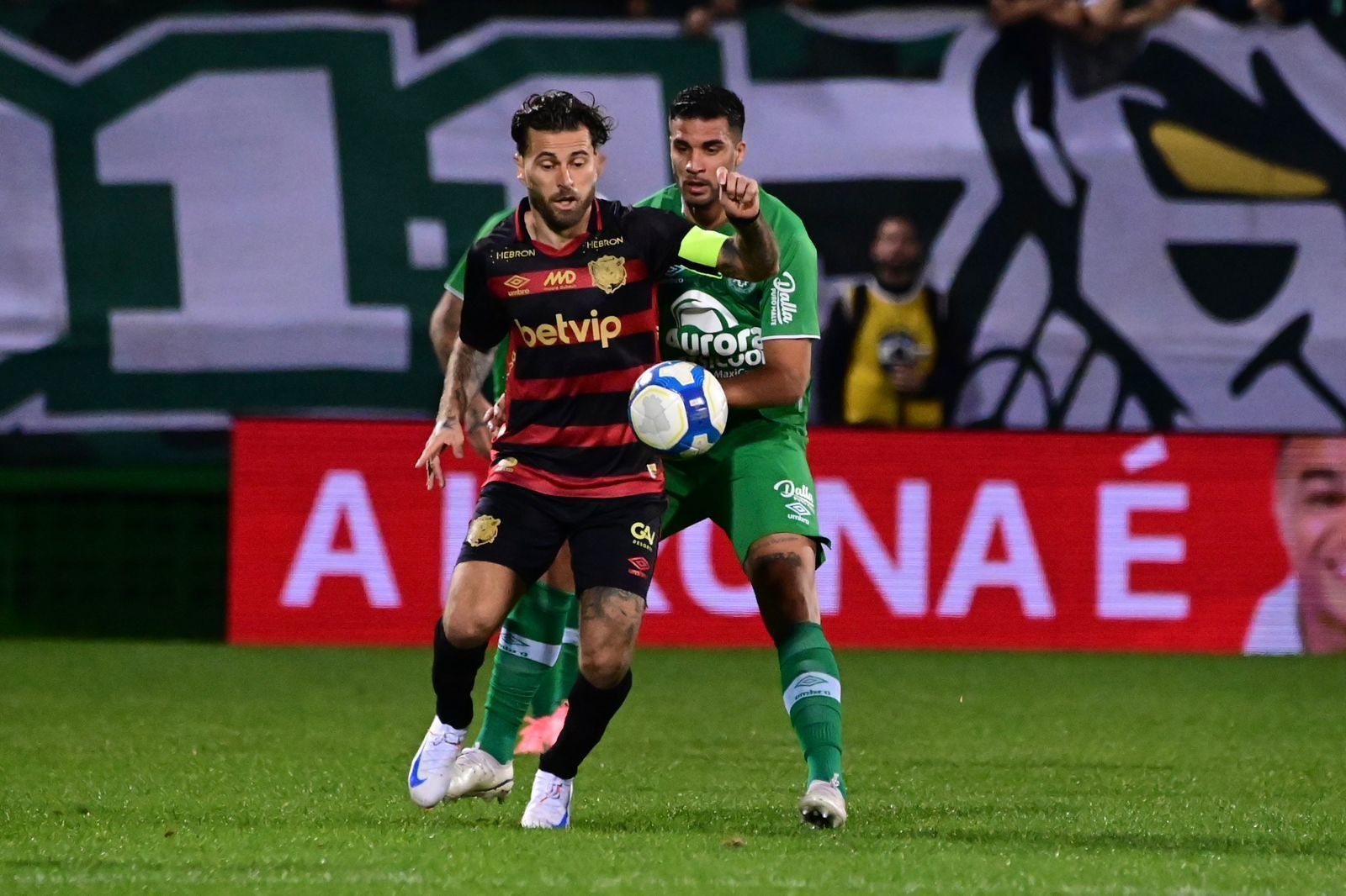 Com gol no último minuto, Chapecoense arranca empate do Sport pela Série B