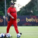 Guto Ferreira é apresentado ao elenco do Sport e comanda primeiro treino