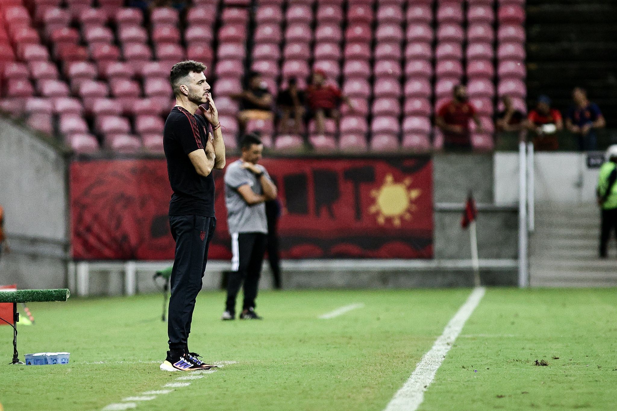 Técnico do Sport minimiza ausência em final: 'Não sou imprescindível'
