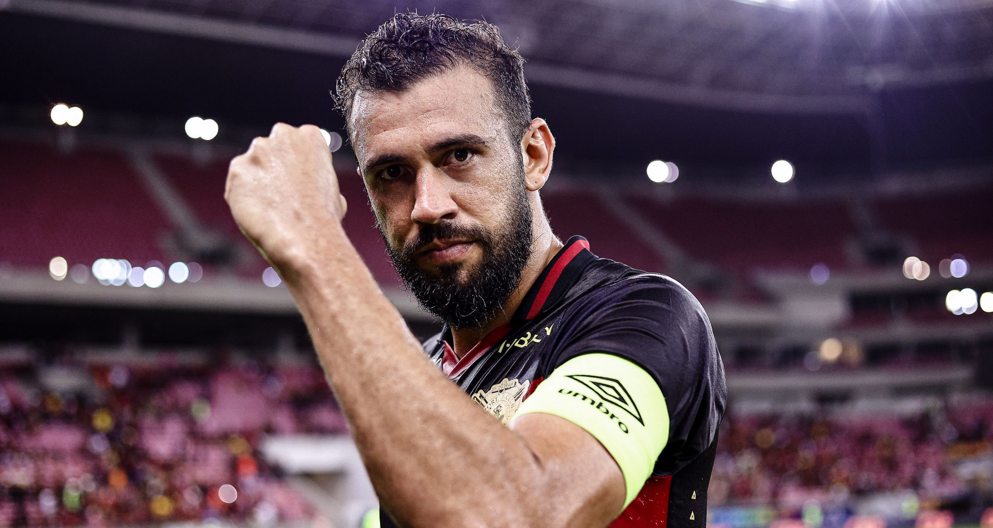 Zagueiro ex-Cruzeiro atinge metas e tem contrato renovado com o Sport