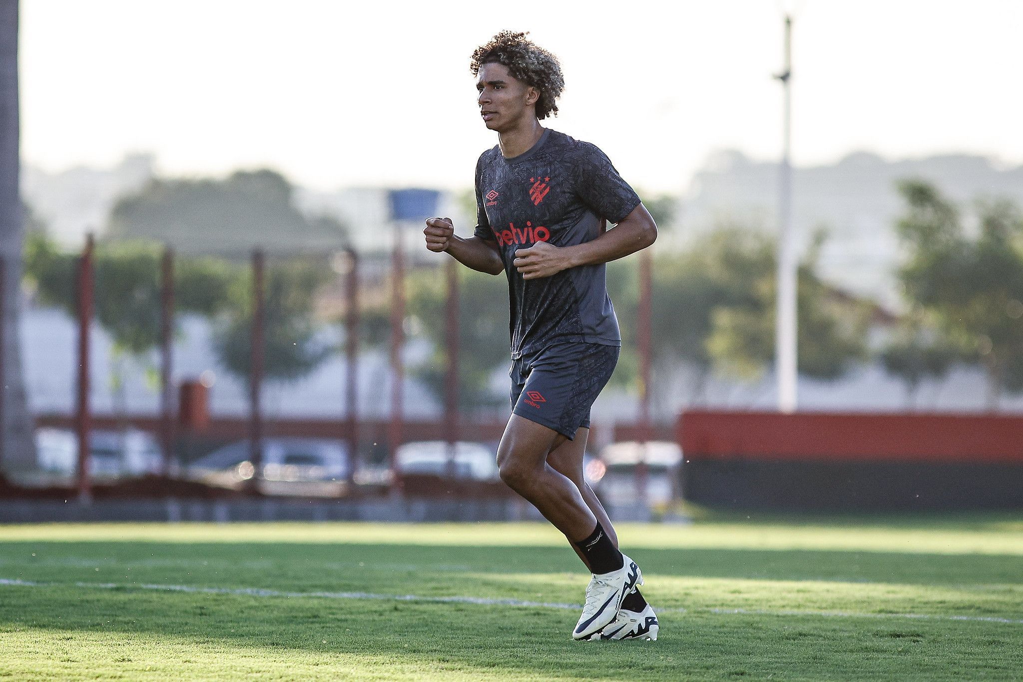 Seleção Sub-20: joia do Sport sofre choque na cabeça e é afastada de treinos