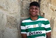Cria da base do Vitória é anunciado pelo Sporting e assina até 2030