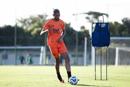 Derik, atacante do Sport, durante treino