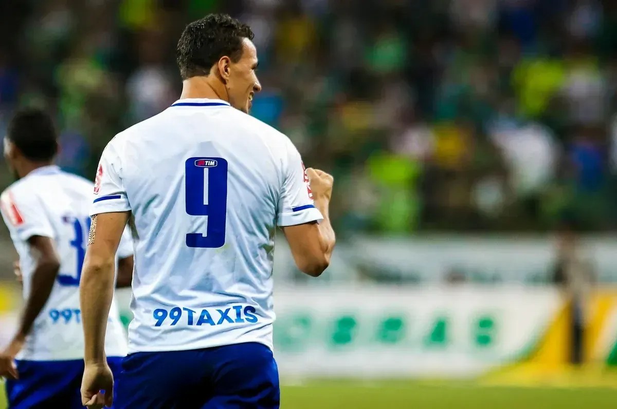 Ex-Cruzeiro e Seleção Brasileira é anunciado por time de várzea em São Paulo