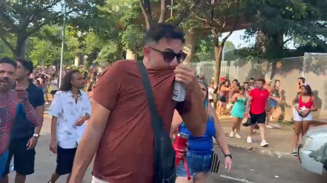 Após princípio de tumulto, PM usa spray de pimenta no bloco do Zé Felipe em BH