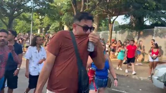 Spray de pimenta causou uma correria no meio do bloco do Zé Felipe