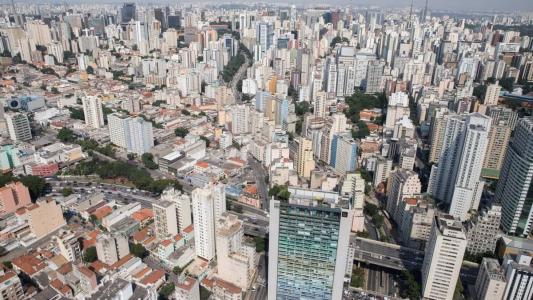 Brasil tem 23,8 pessoas por quilômetro quadrado no país