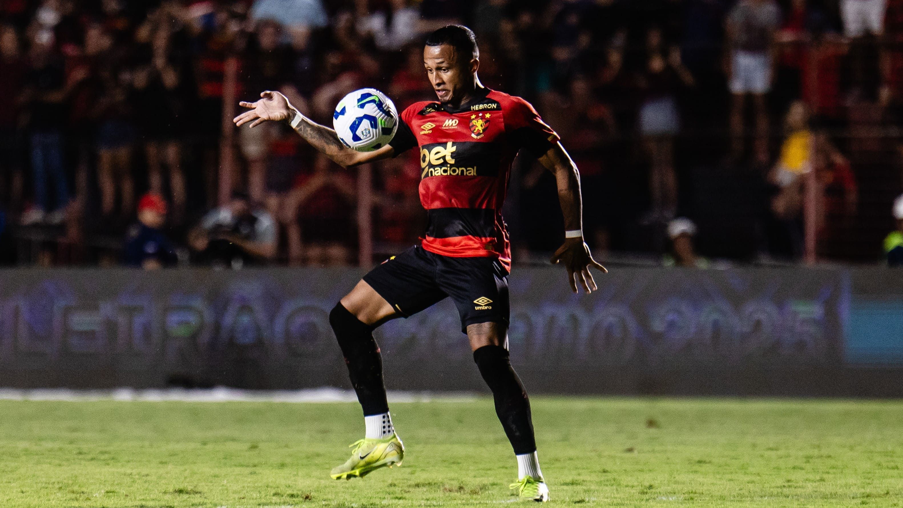 Punido por ato de indisciplina, atacante do Sport ganha nova chance