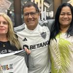 Atlético: pai de Hulk faz 'presença VIP' em lançamento de nova camisa