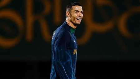 Cristiano Ronaldo ganha estátua de corpo inteiro